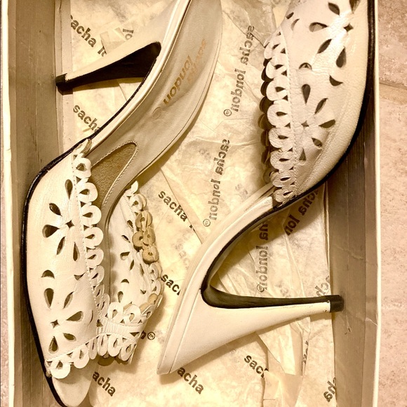 WHITE  LEATHER LACE MULES Size 8 - Picture 2 of 7